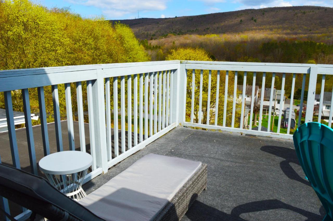| Mountain View Suites