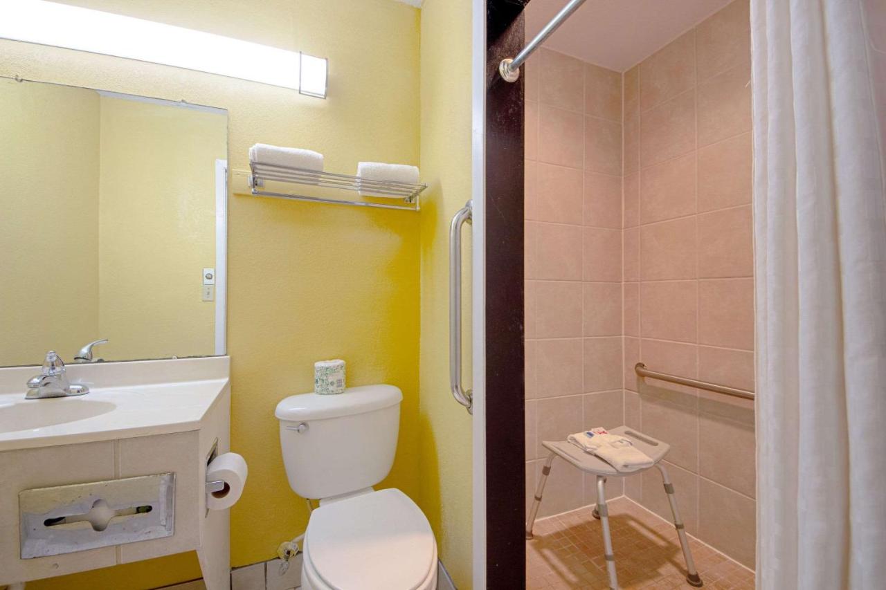 | Economy Inn & Suites