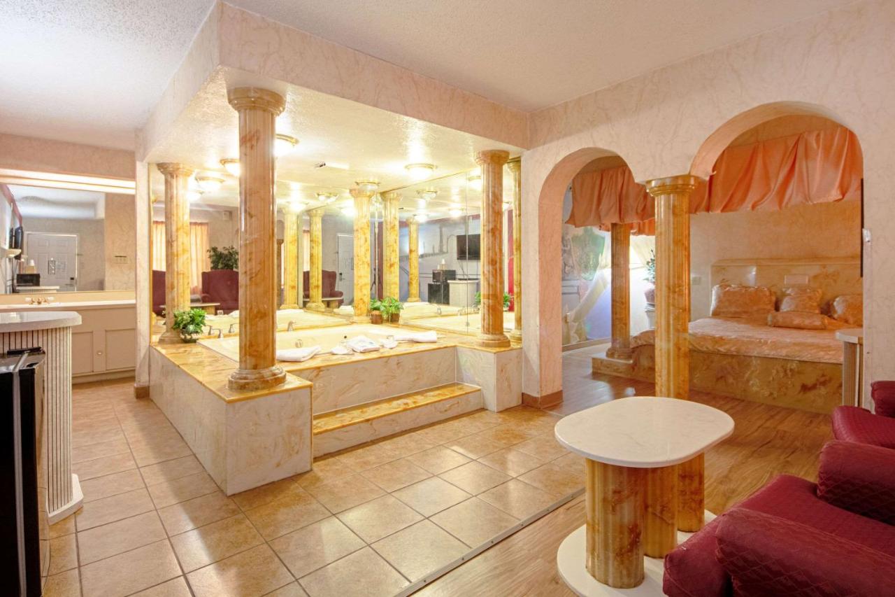 | Economy Inn & Suites