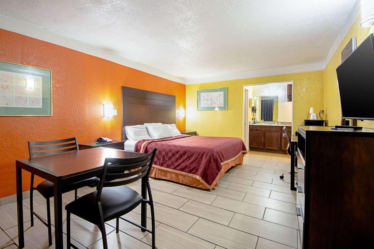 | Economy Inn & Suites