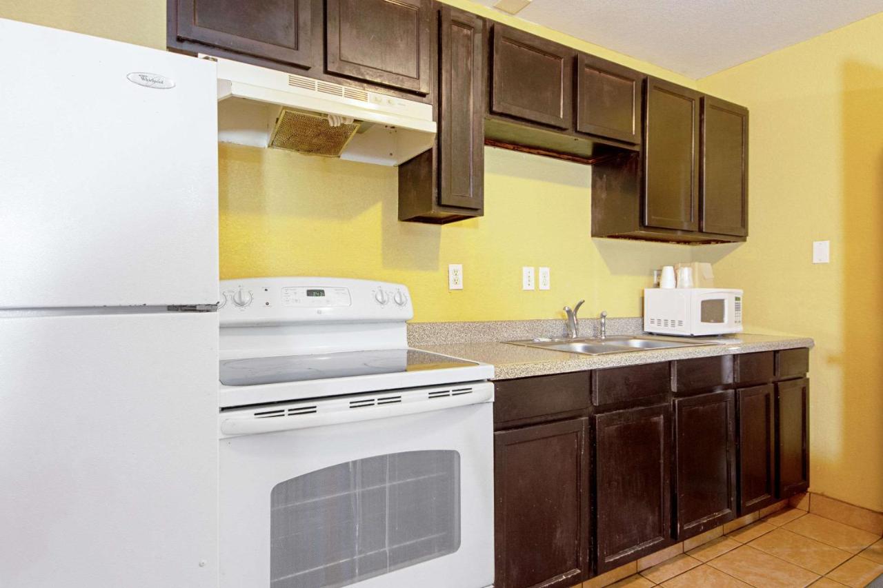 | Economy Inn & Suites