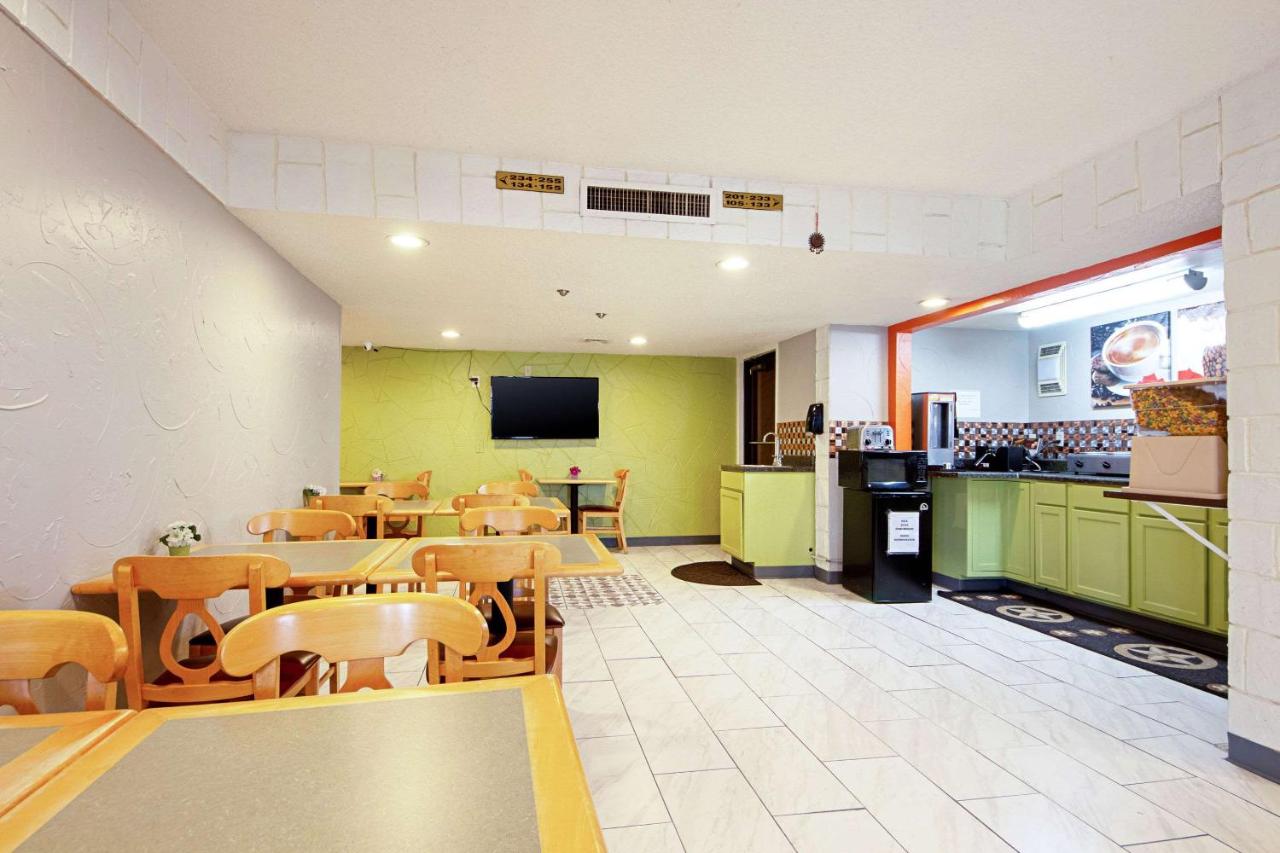 | Economy Inn & Suites