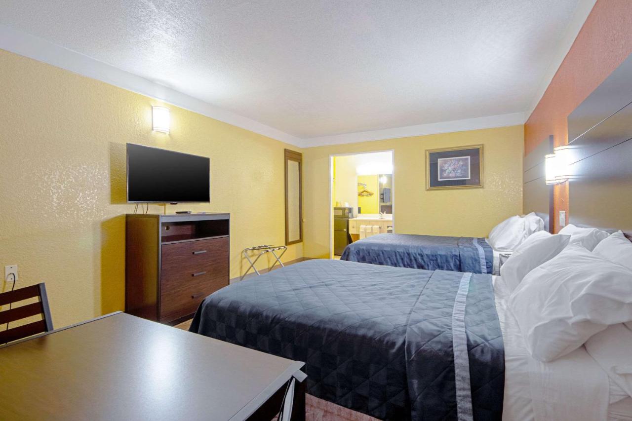 | Economy Inn & Suites