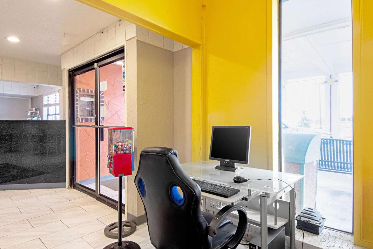 | Economy Inn & Suites