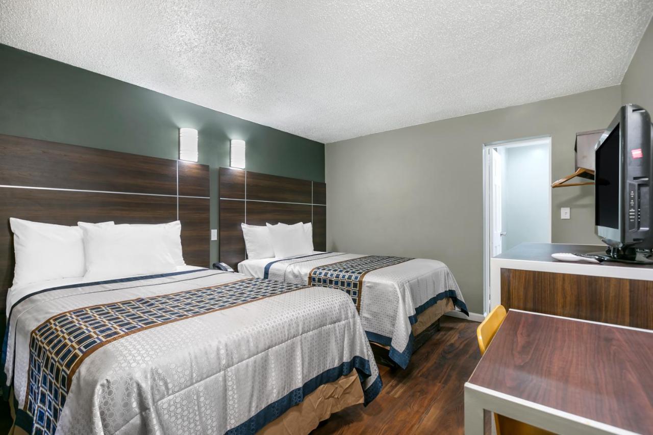 Double Room with Two Double Beds - Smoking at Rodeway Inn Bristol near Sesame Place