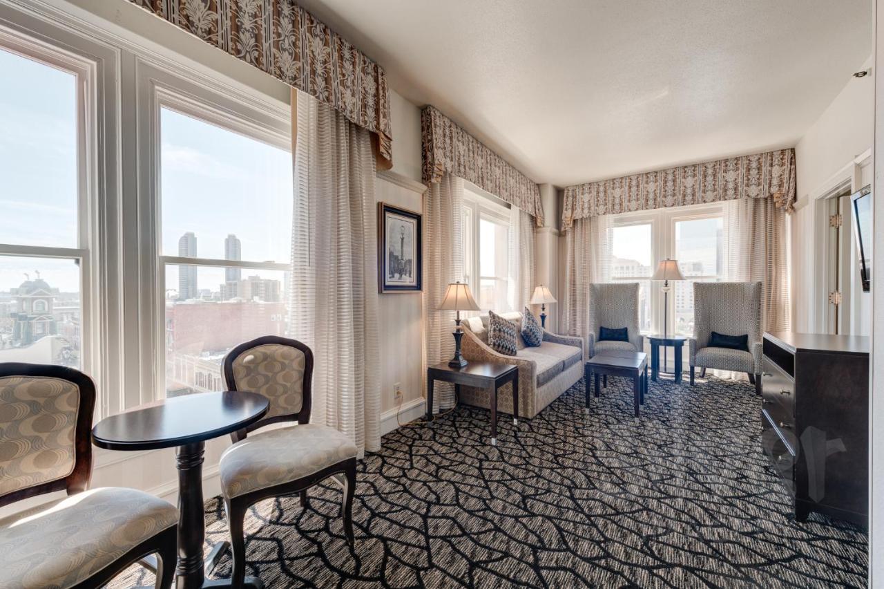 One-Bedroom Suite at Gaslamp Plaza Suites