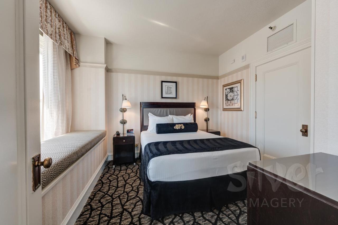 One-Bedroom Suite at Gaslamp Plaza Suites