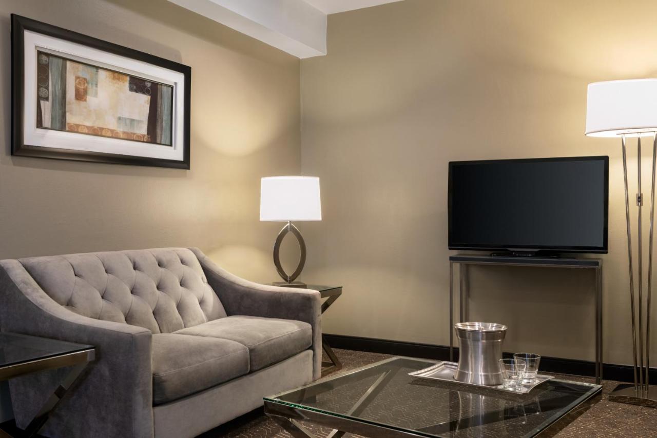 Junior King Suite at Wyndham Springfield City Centre