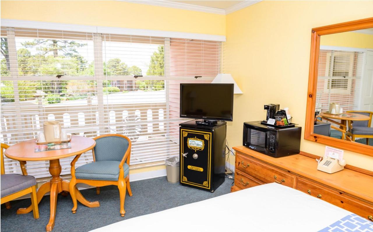 Family Room with Private Bathroom at Land O Nod Inn