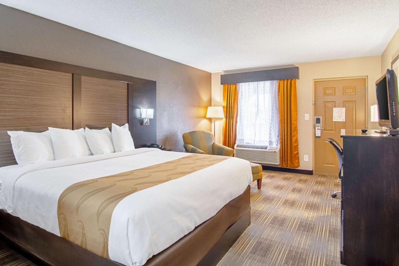 King Room - Non-Smoking at Quality Inn VIlla Rica