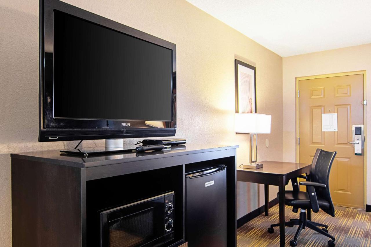 Queen Room with Two Queen Beds - Non-Smoking at Quality Inn VIlla Rica