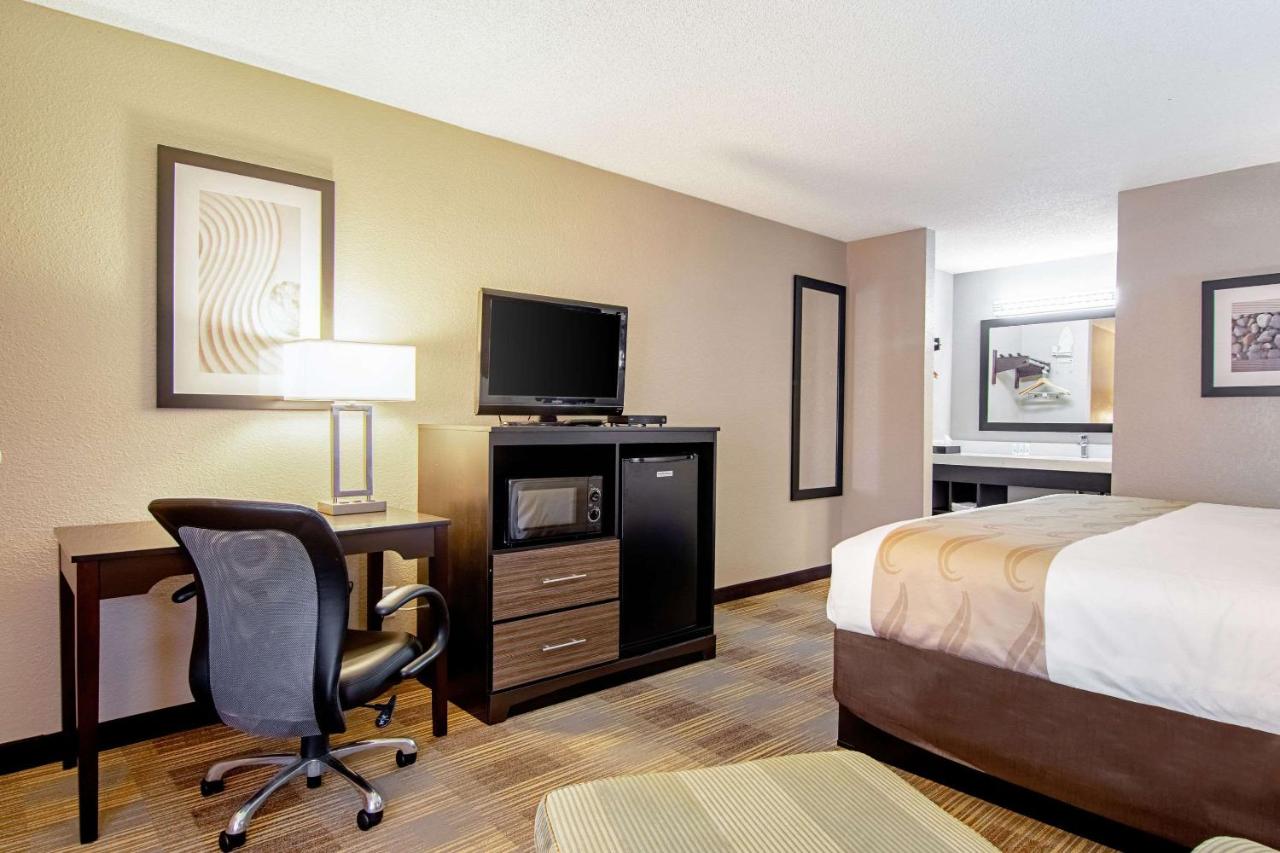 King Room - Non-Smoking at Quality Inn VIlla Rica