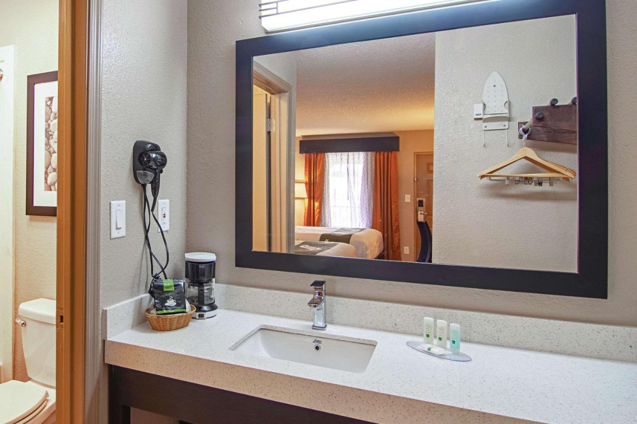 Queen Room with Two Queen Beds - Non-Smoking at Quality Inn VIlla Rica