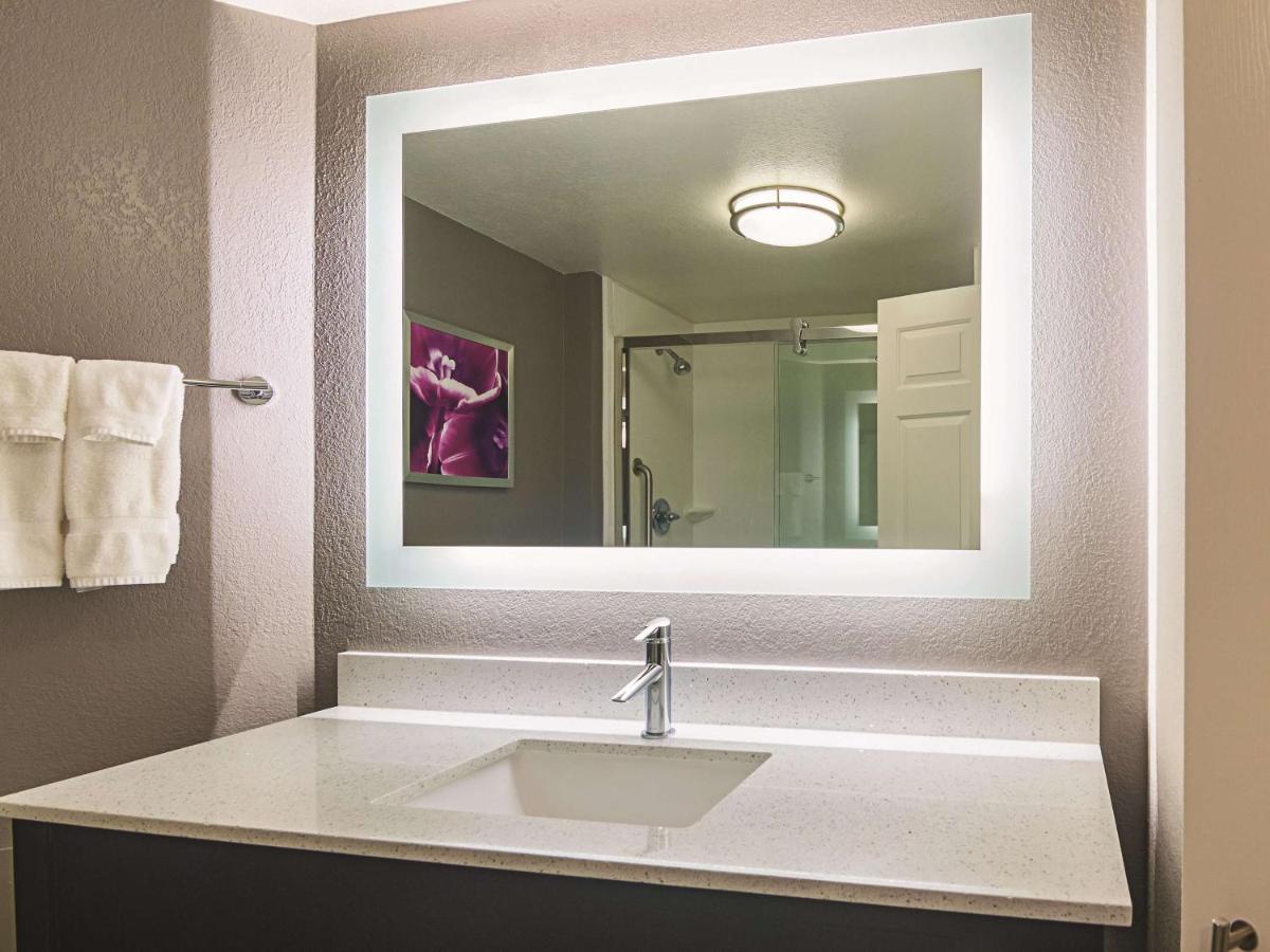Executive King Room at La Quinta Inn & Suites by Wyndham Oklahoma City - NW Expwy