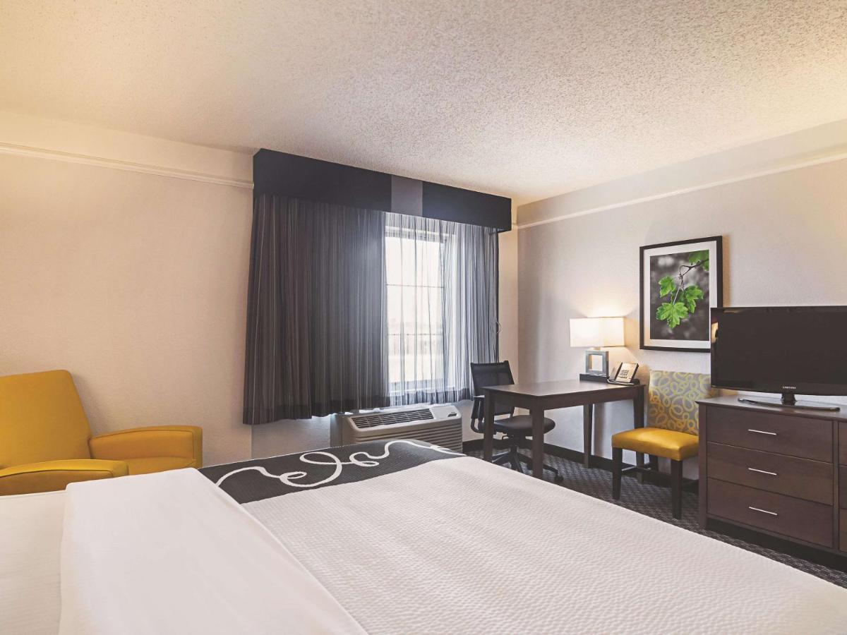 King Room with Roll-In Shower - Mobility Access/Non-Smoking at La Quinta Inn & Suites by Wyndham Oklahoma City - NW Expwy