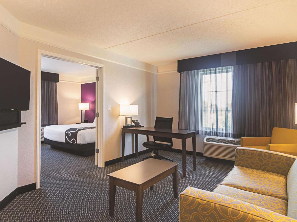 King Suite at La Quinta Inn & Suites by Wyndham Oklahoma City - NW Expwy
