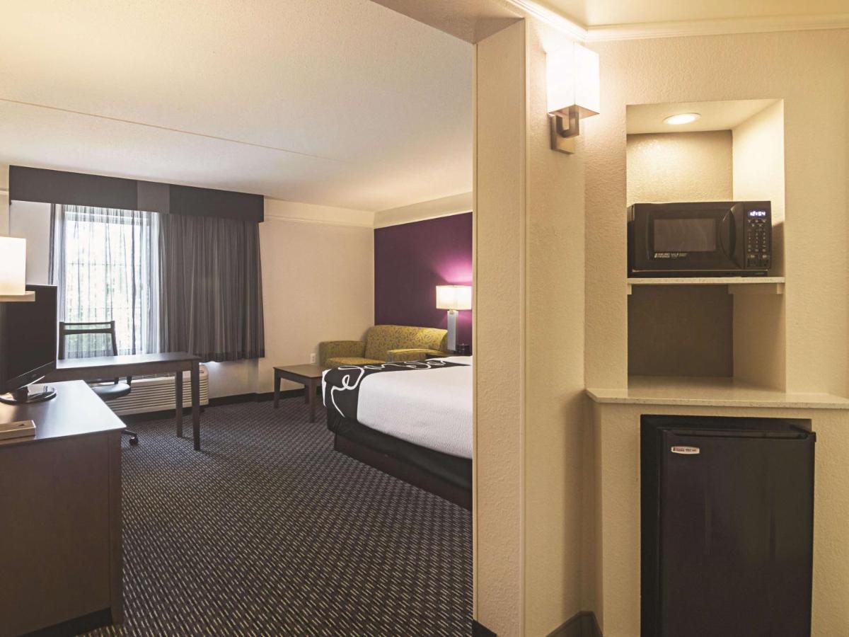 Executive King Room at La Quinta Inn & Suites by Wyndham Oklahoma City - NW Expwy
