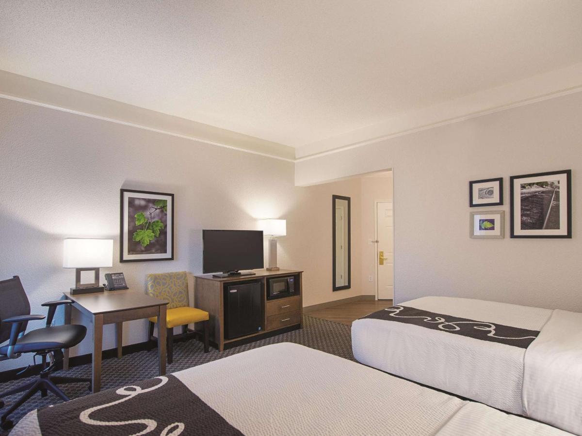 2 Double Beds, Mobility Accessible Room, Bathtub w/ Grab Bars Non-Smoking at La Quinta Inn & Suites by Wyndham Oklahoma City - NW Expwy