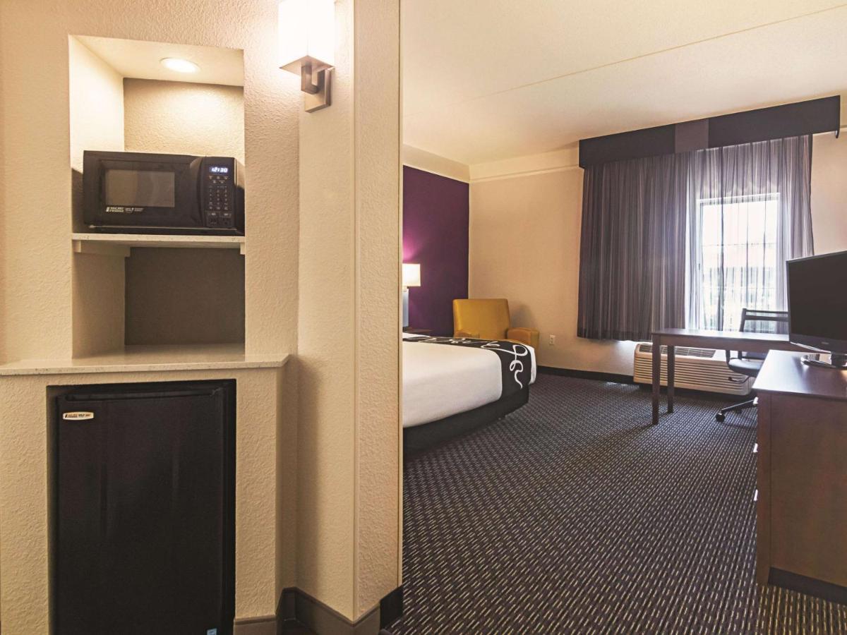 Deluxe King Room at La Quinta Inn & Suites by Wyndham Oklahoma City - NW Expwy