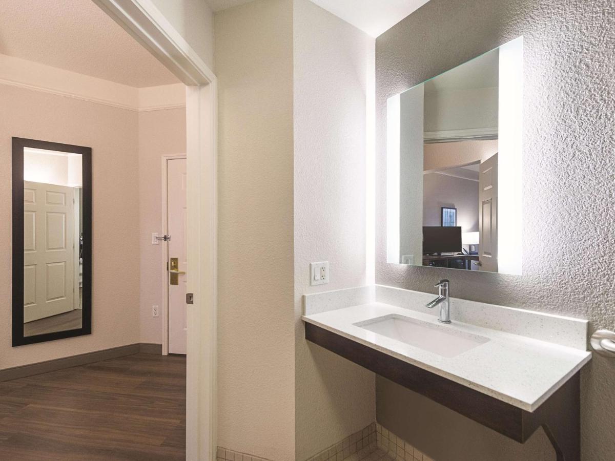 2 Double Beds, Mobility Accessible Room, Bathtub w/ Grab Bars Non-Smoking at La Quinta Inn & Suites by Wyndham Oklahoma City - NW Expwy