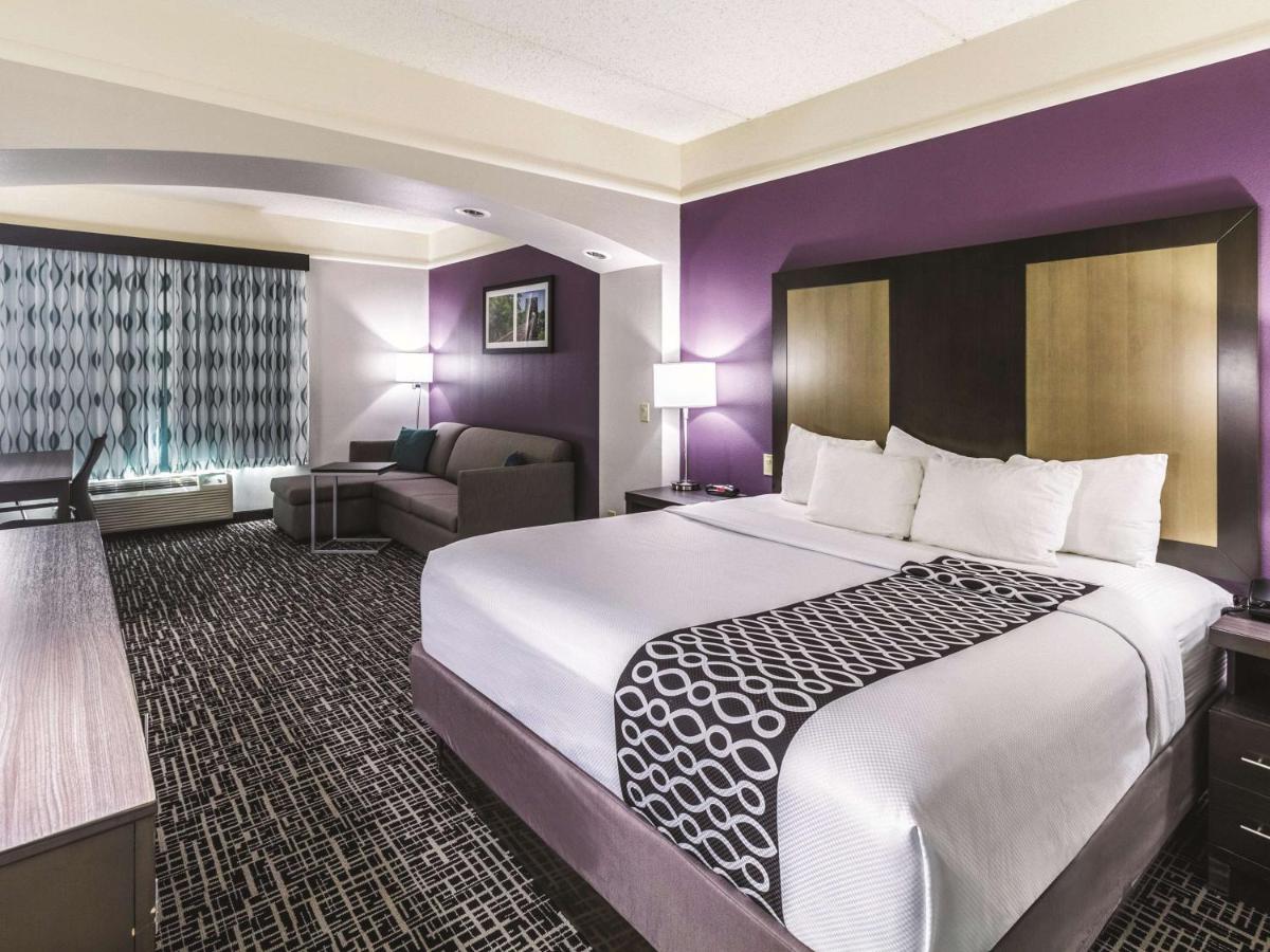 Deluxe King Suite at La Quinta Inn & Suites by Wyndham Mission at West McAllen