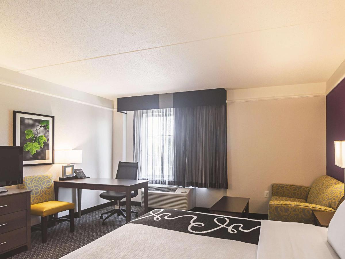 Executive King Room at La Quinta Inn & Suites by Wyndham Oklahoma City - NW Expwy