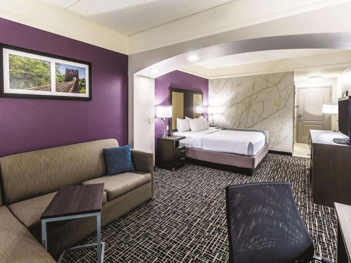Deluxe King Suite at La Quinta Inn & Suites by Wyndham Mission at West McAllen