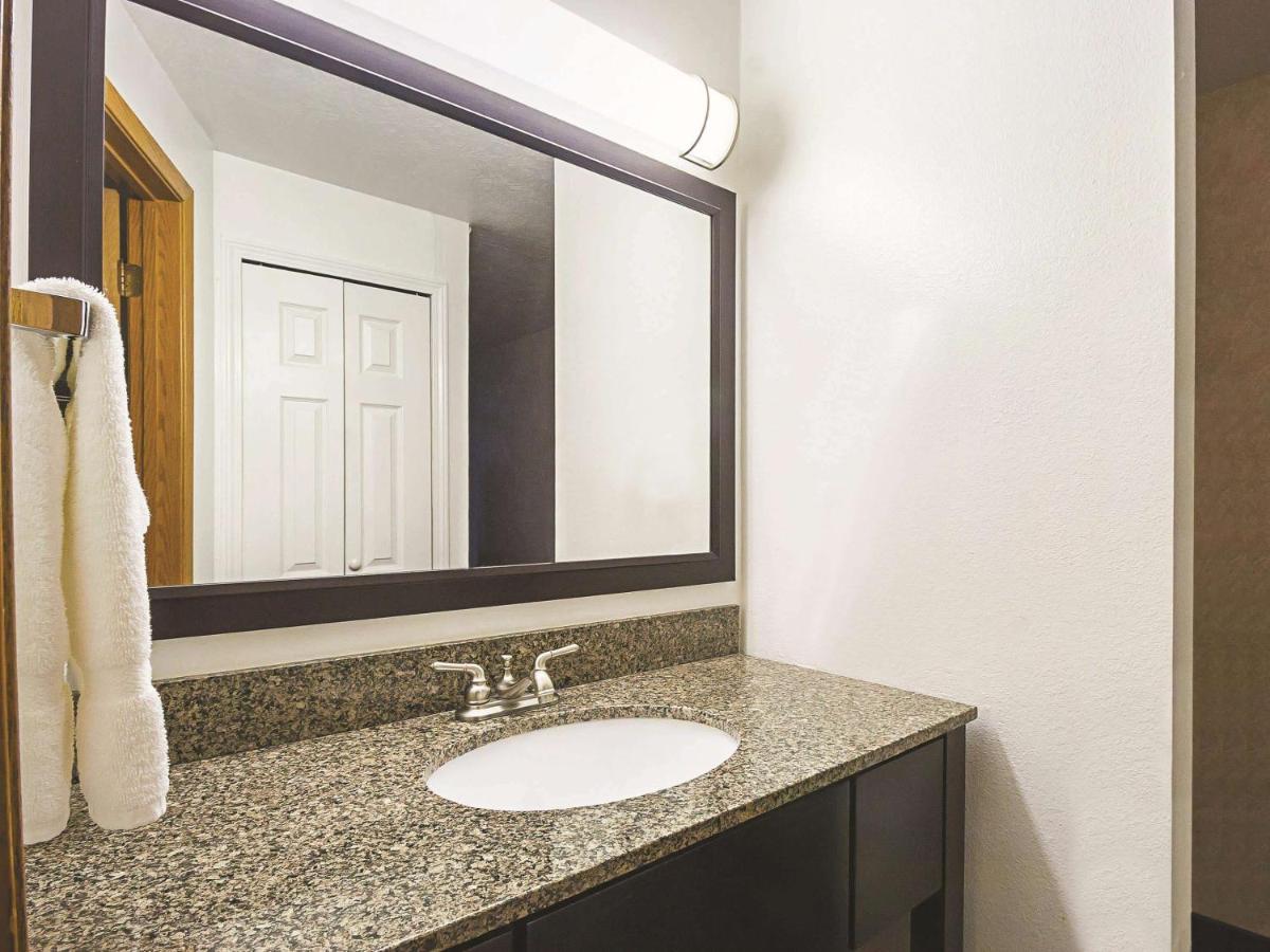 Queen Room with Two Queen Beds at La Quinta Inn & Suites by Wyndham Woodburn