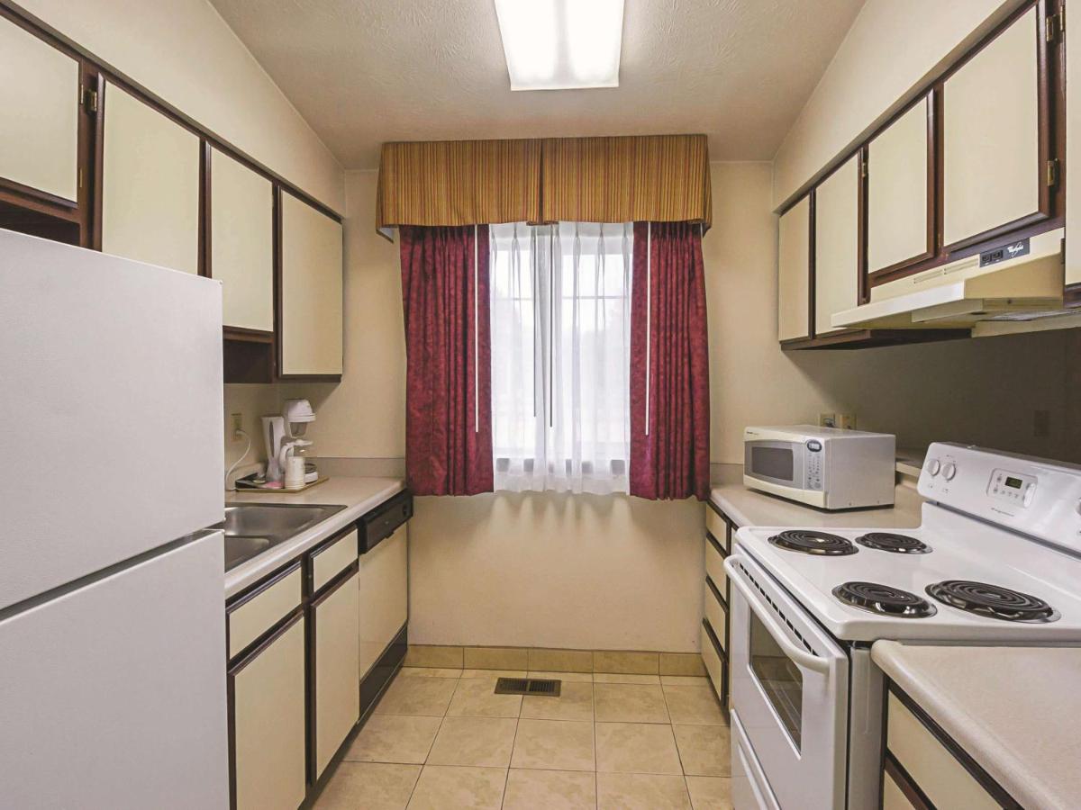 Deluxe Family Apartment - Non-Smoking at La Quinta Inn & Suites by Wyndham Woodburn