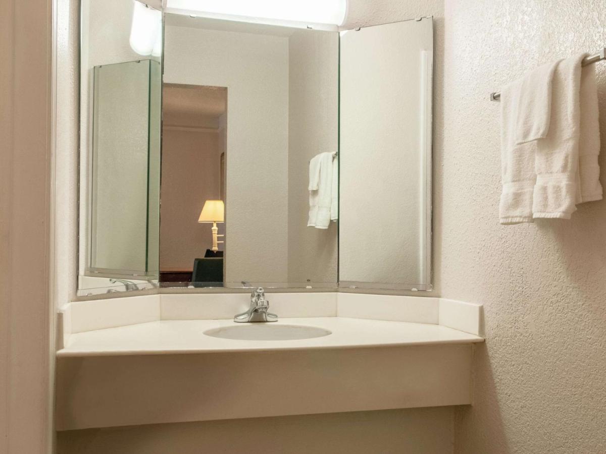 Deluxe Double Room with Two Double Beds - Non-Smoking at La Quinta Inn by Wyndham New Orleans Veterans / Metairie