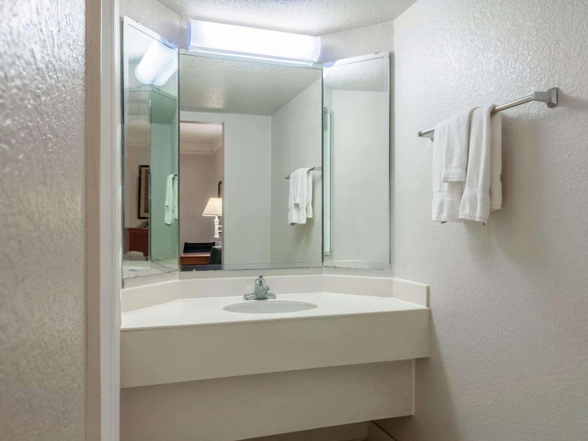 | La Quinta Inn by Wyndham New Orleans West Bank / Gretna