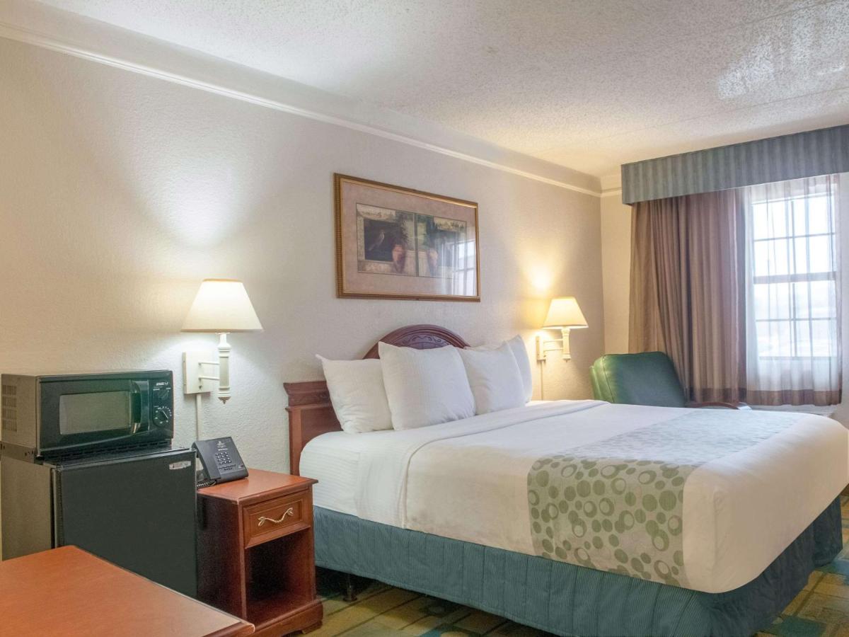 King Room - Disability Access at La Quinta Inn by Wyndham New Orleans Veterans / Metairie