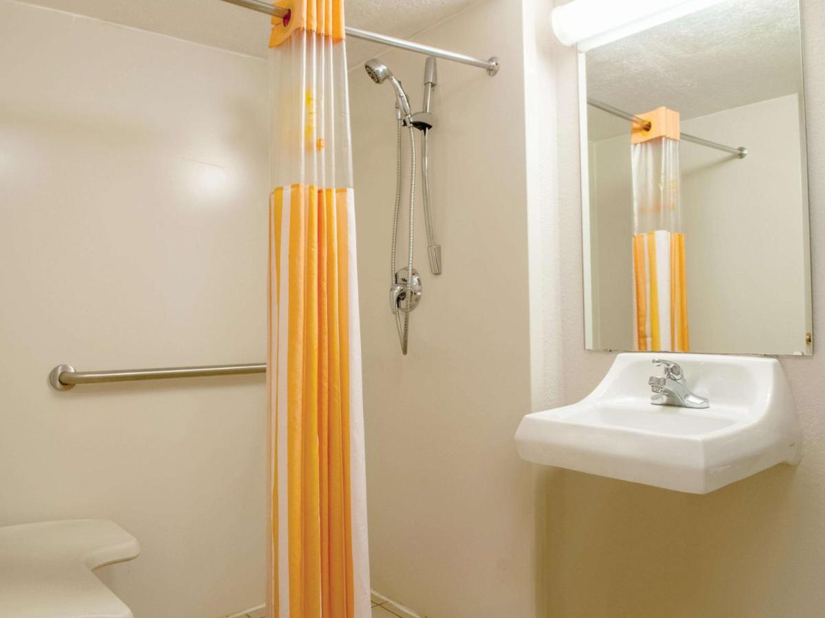 King Room - Disability Access at La Quinta Inn by Wyndham New Orleans Veterans / Metairie