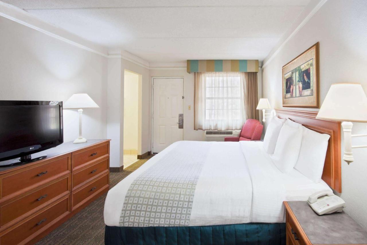 King Room with Bath Tub - Mobility/Hearing Accessible - Non-Smoking at La Quinta Inn by Wyndham Tallahassee North