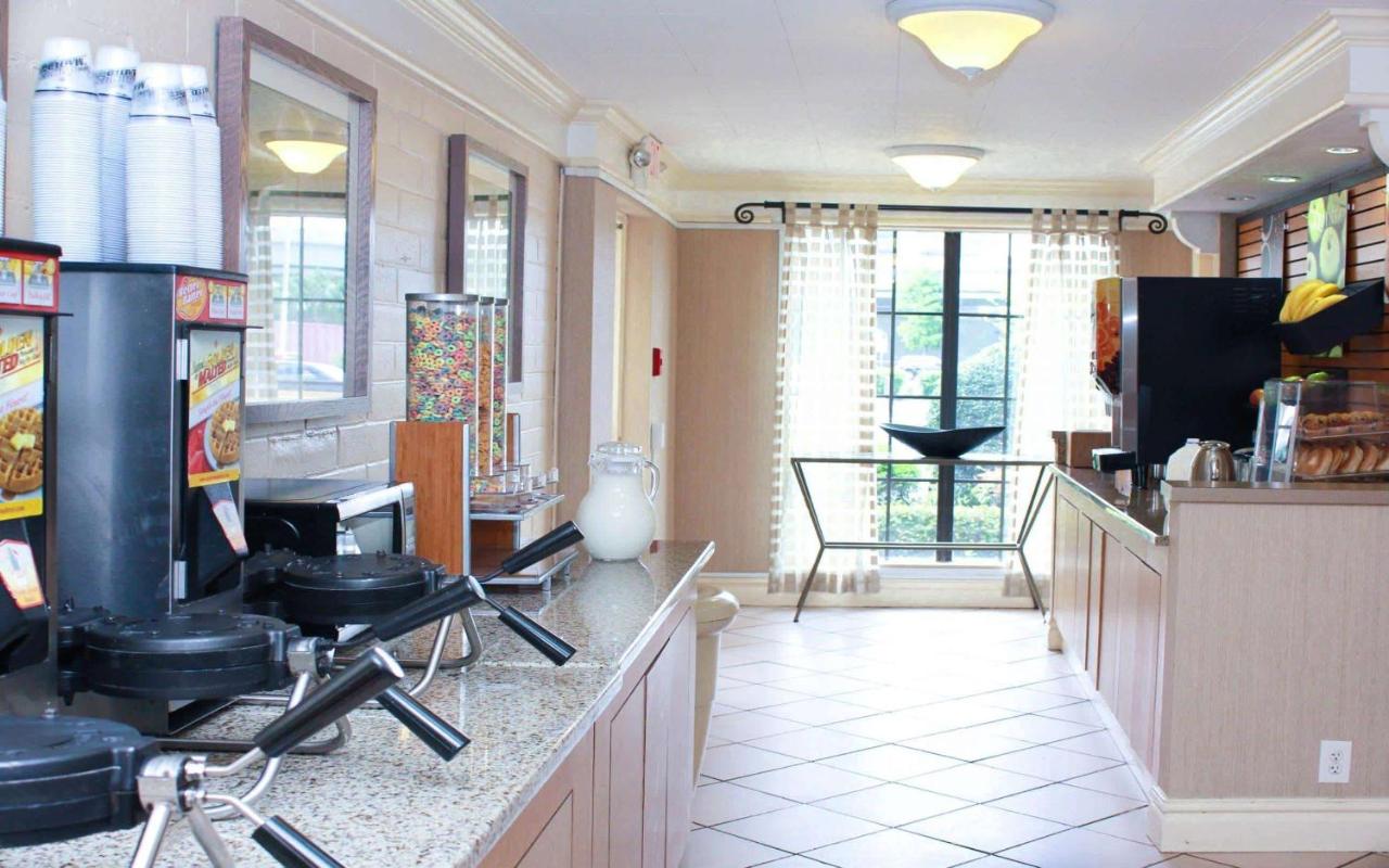 | La Quinta Inn by Wyndham New Orleans West Bank / Gretna