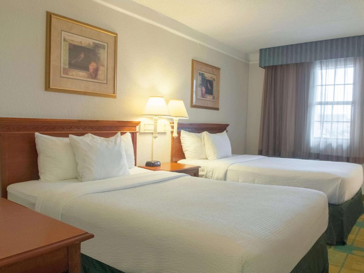 Deluxe Double Room with Two Double Beds - Non-Smoking at La Quinta Inn by Wyndham New Orleans Veterans / Metairie