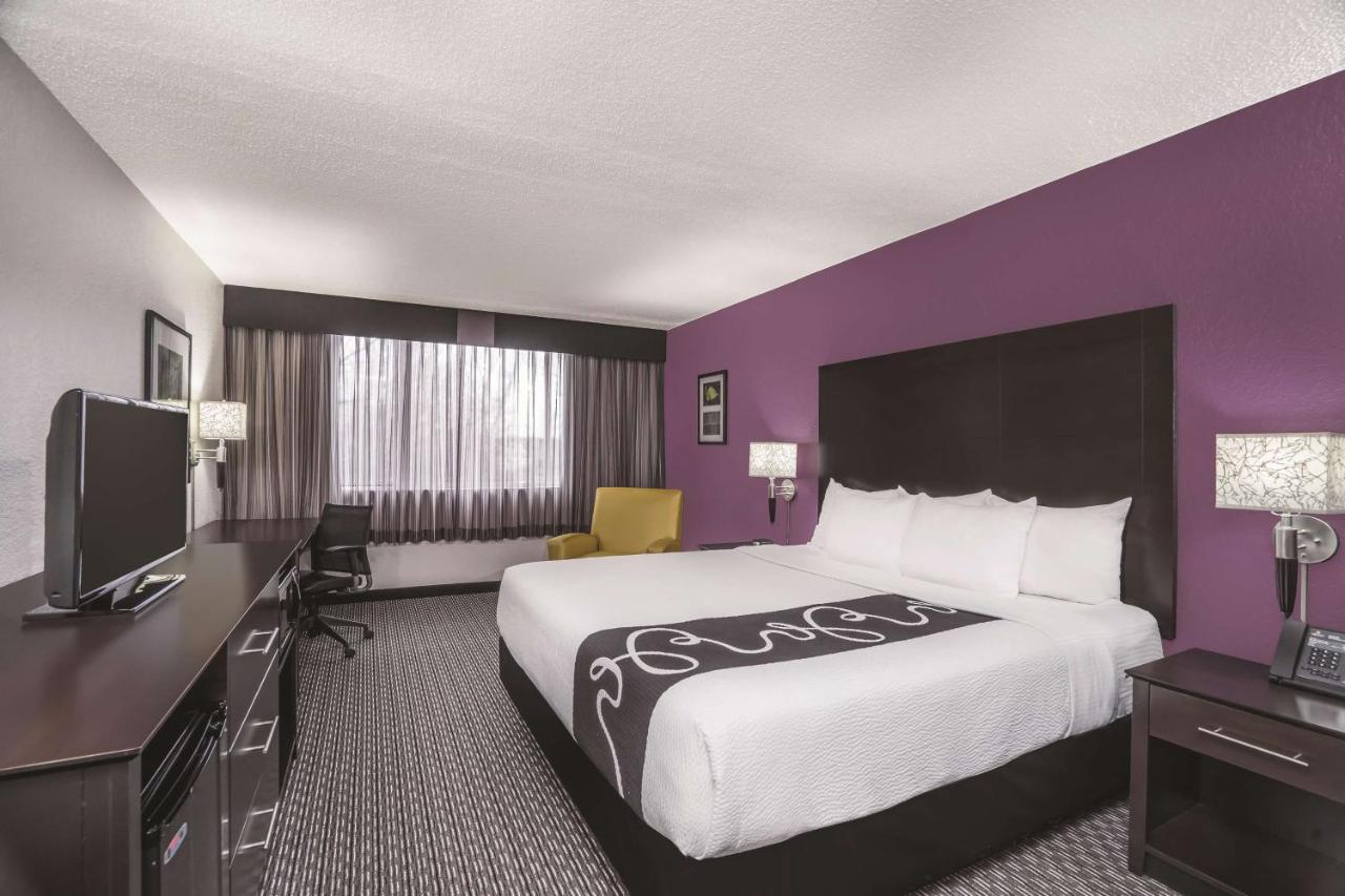 Deluxe King Room - Non-Smoking at La Quinta Inn by Wyndham Fresno Yosemite
