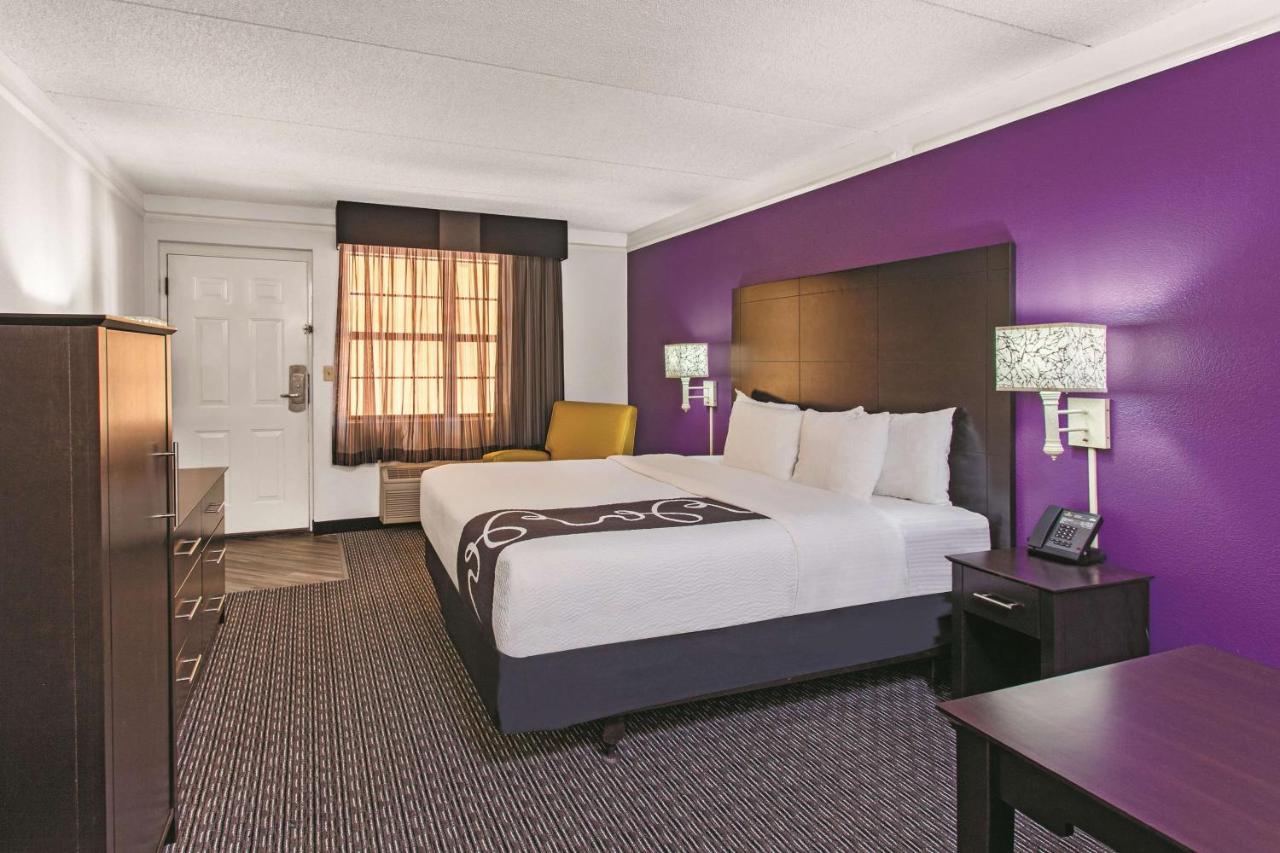 Deluxe King Room - Non-Smoking at La Quinta Inn by Wyndham Fresno Yosemite