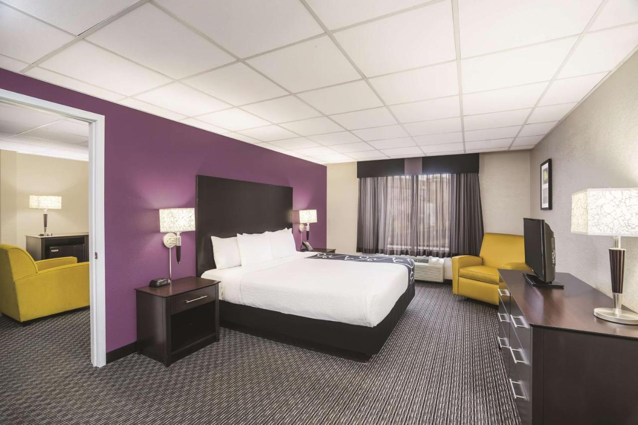 Deluxe King Suite - Non-Smoking at La Quinta Inn by Wyndham Fresno Yosemite