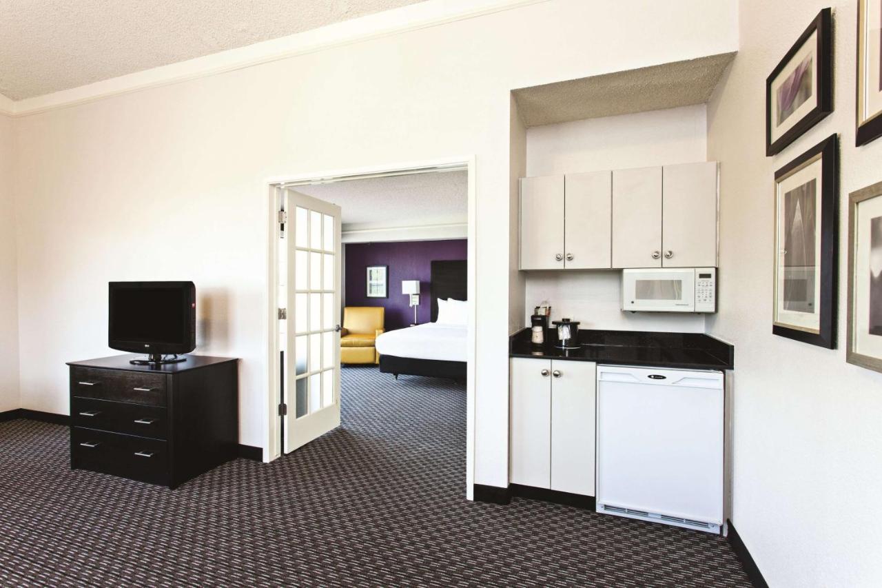 Deluxe King Suite - Non-Smoking at La Quinta Inn by Wyndham Fresno Yosemite