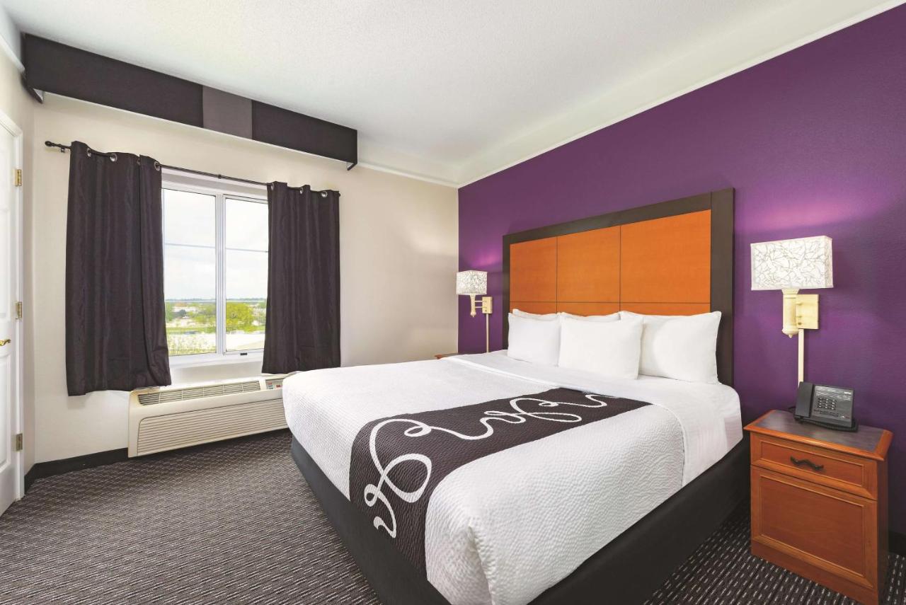 | La Quinta by Wyndham St. Louis Westport