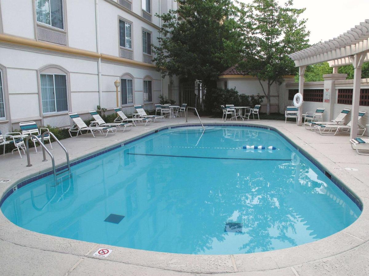 | La Quinta by Wyndham St. Louis Westport