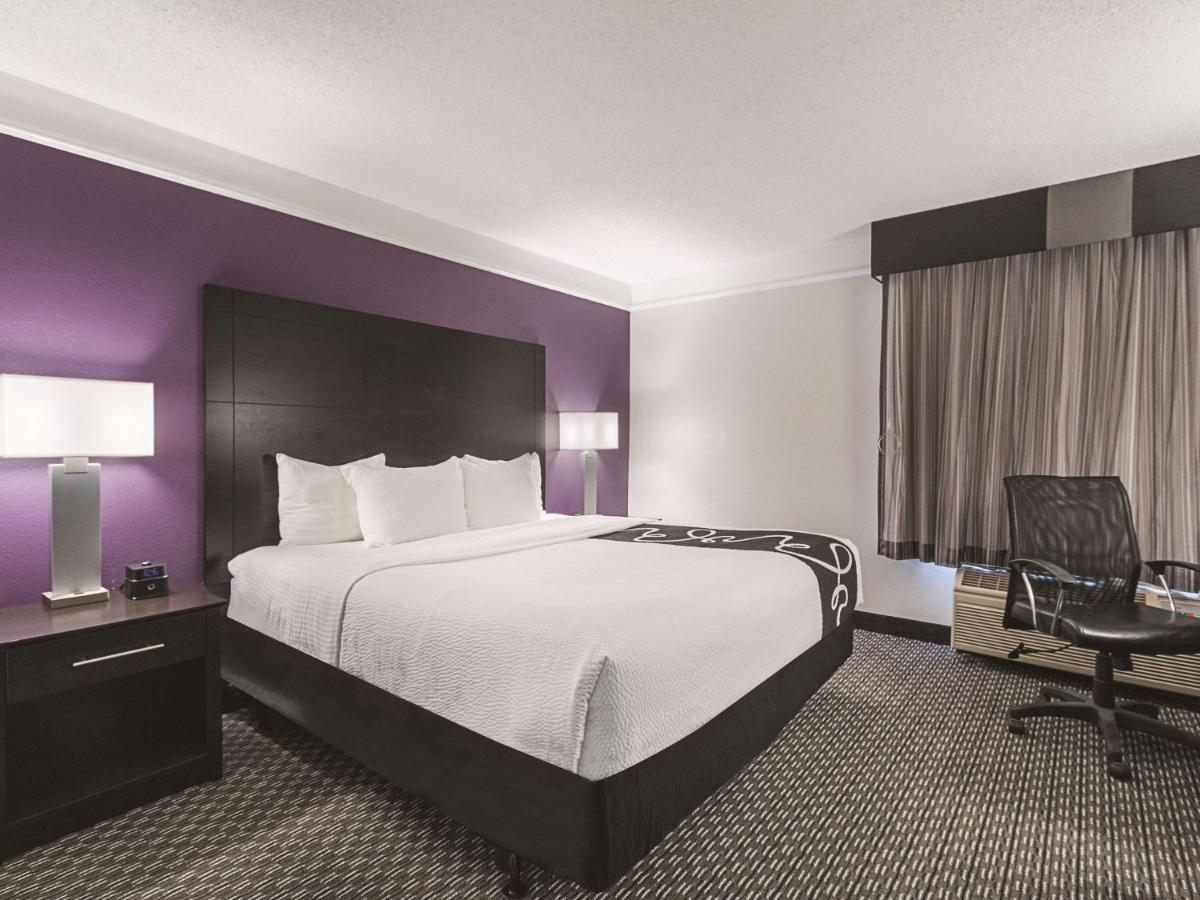 King Room at La Quinta Inn by Wyndham Fresno Yosemite
