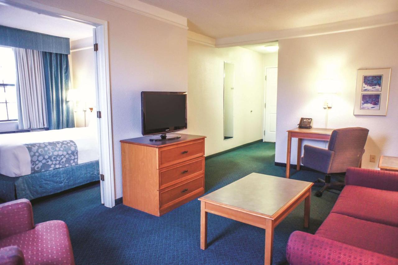 Deluxe Queen Room with Sofa Bed at La Quinta Inn by Wyndham Moline Airport