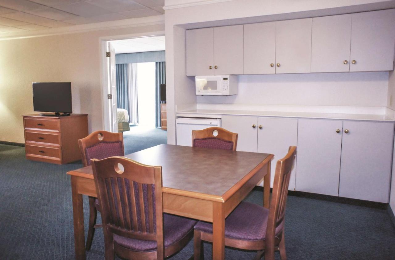 Deluxe Family Suite - Non-Smoking at La Quinta Inn by Wyndham Moline Airport