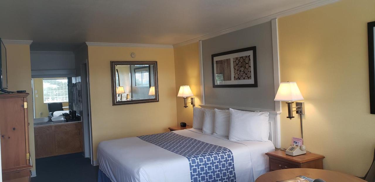 Standard King Room at Land O Nod Inn