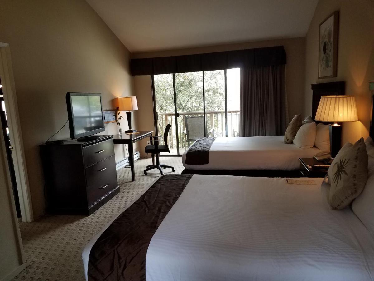 | Adobe Inn