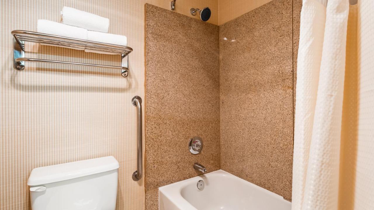 Queen Room with Two Queen Beds - Non-Smoking at Lompoc Valley Inn and Suites