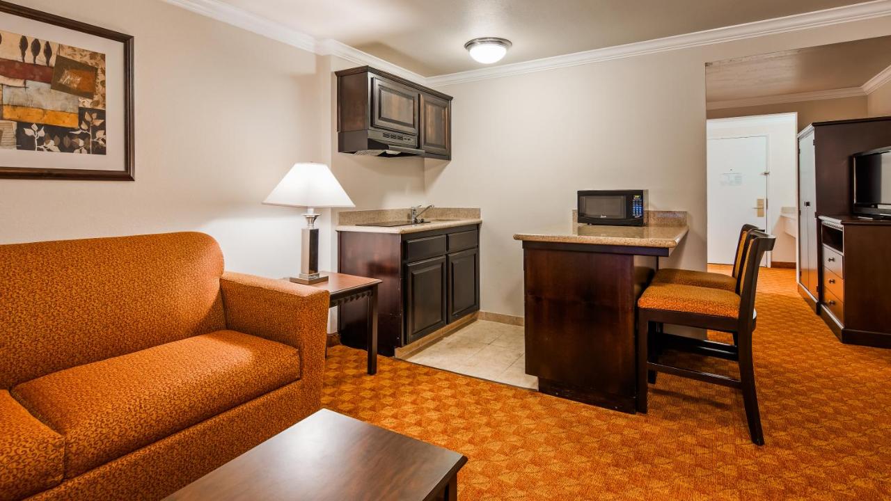 Queen Suite with Kitchenette at Lompoc Valley Inn and Suites