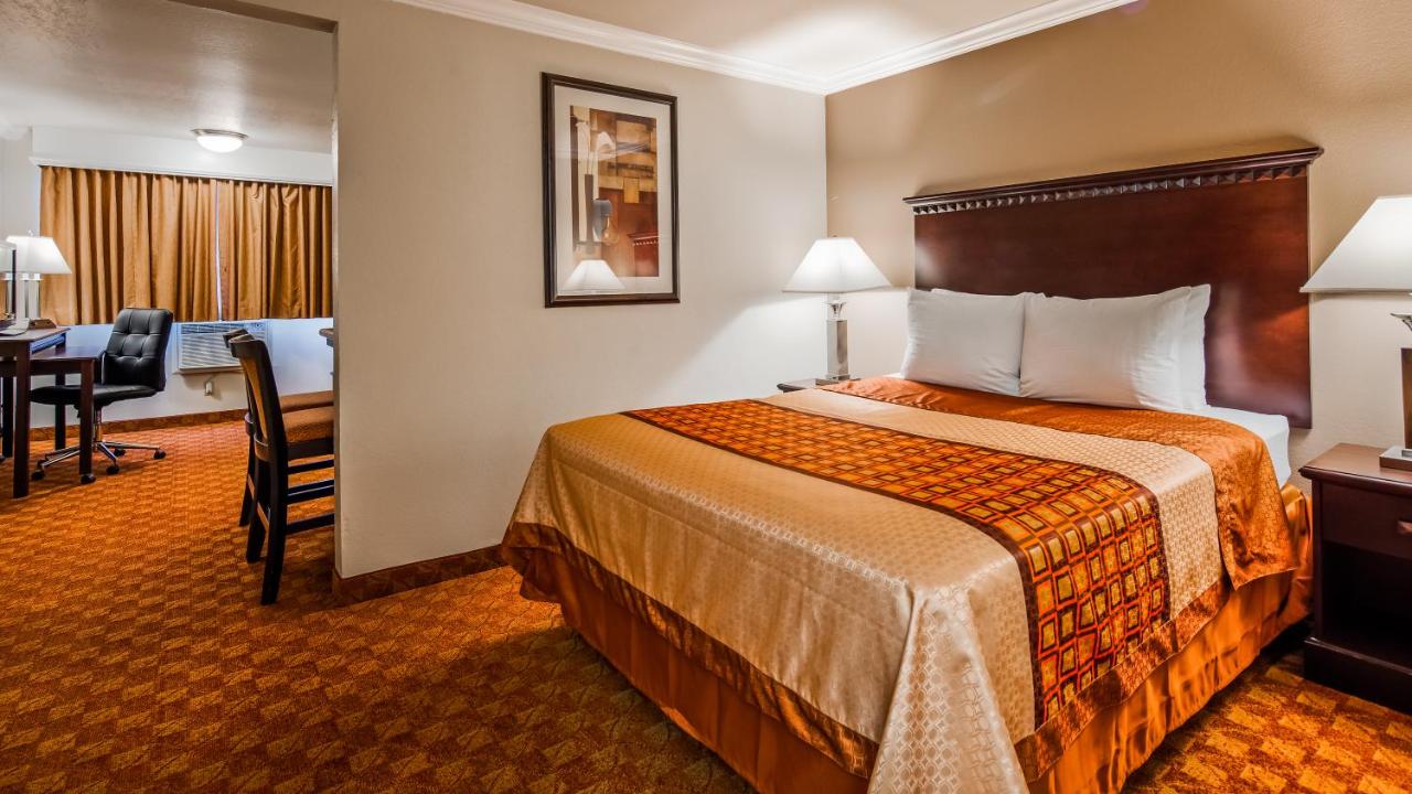 Queen Suite with Kitchenette at Lompoc Valley Inn and Suites
